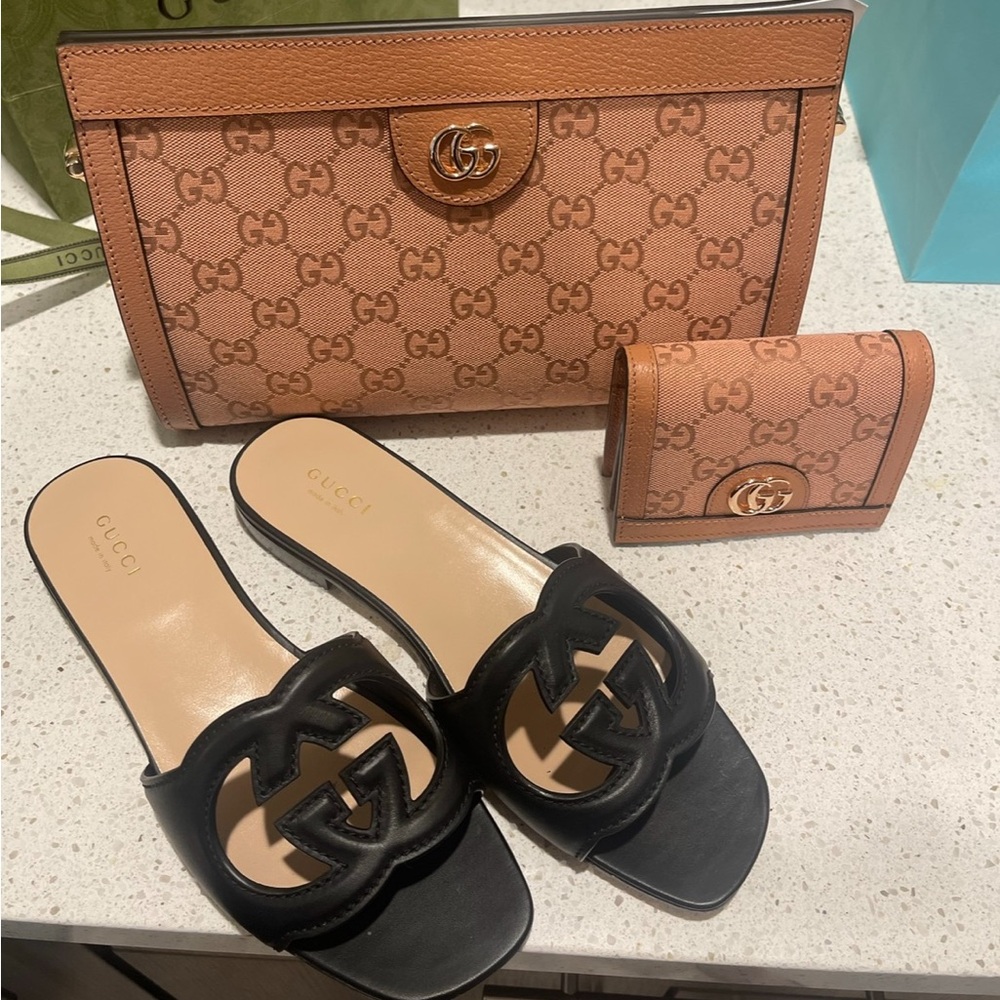 Women’s Gucci size 7 black leather